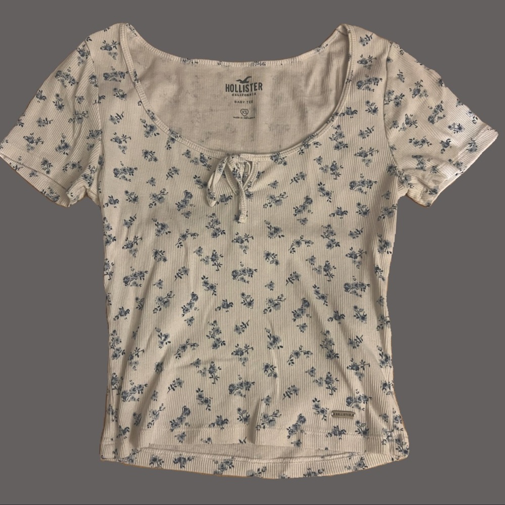Hollister🤍💙 classic top
